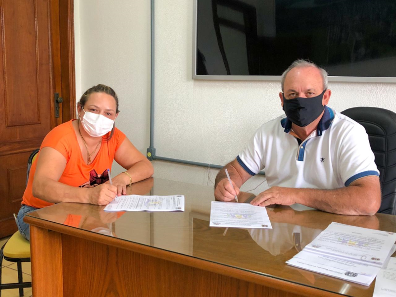 ASSINADO CONTRATO DE CONCESSÃO ADMINISTRATIVA DE USO DO QUIOSQUE DA PRAÇA